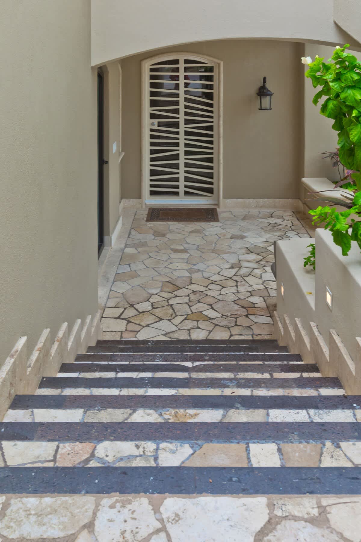 Lower Suite - Private Entrance (Casa Famlee 1)