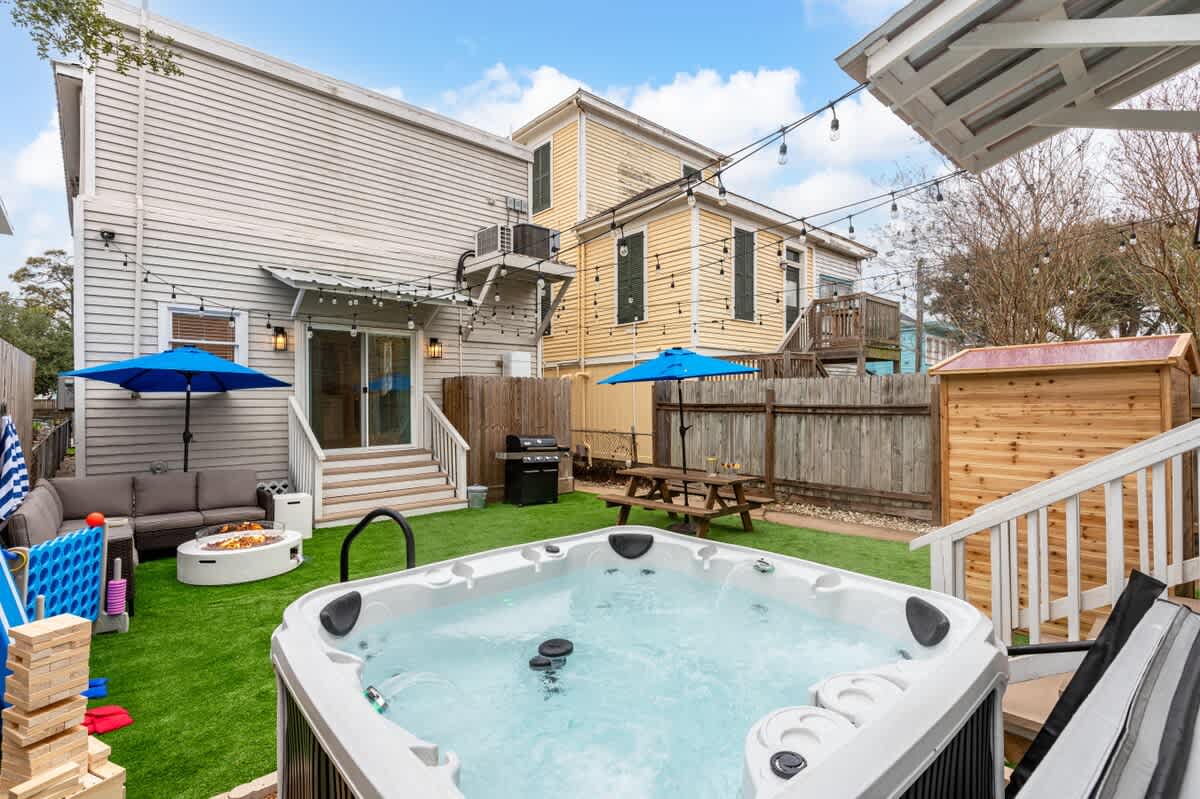Group Getaway Foosball Hot Tub & Coastal Site
