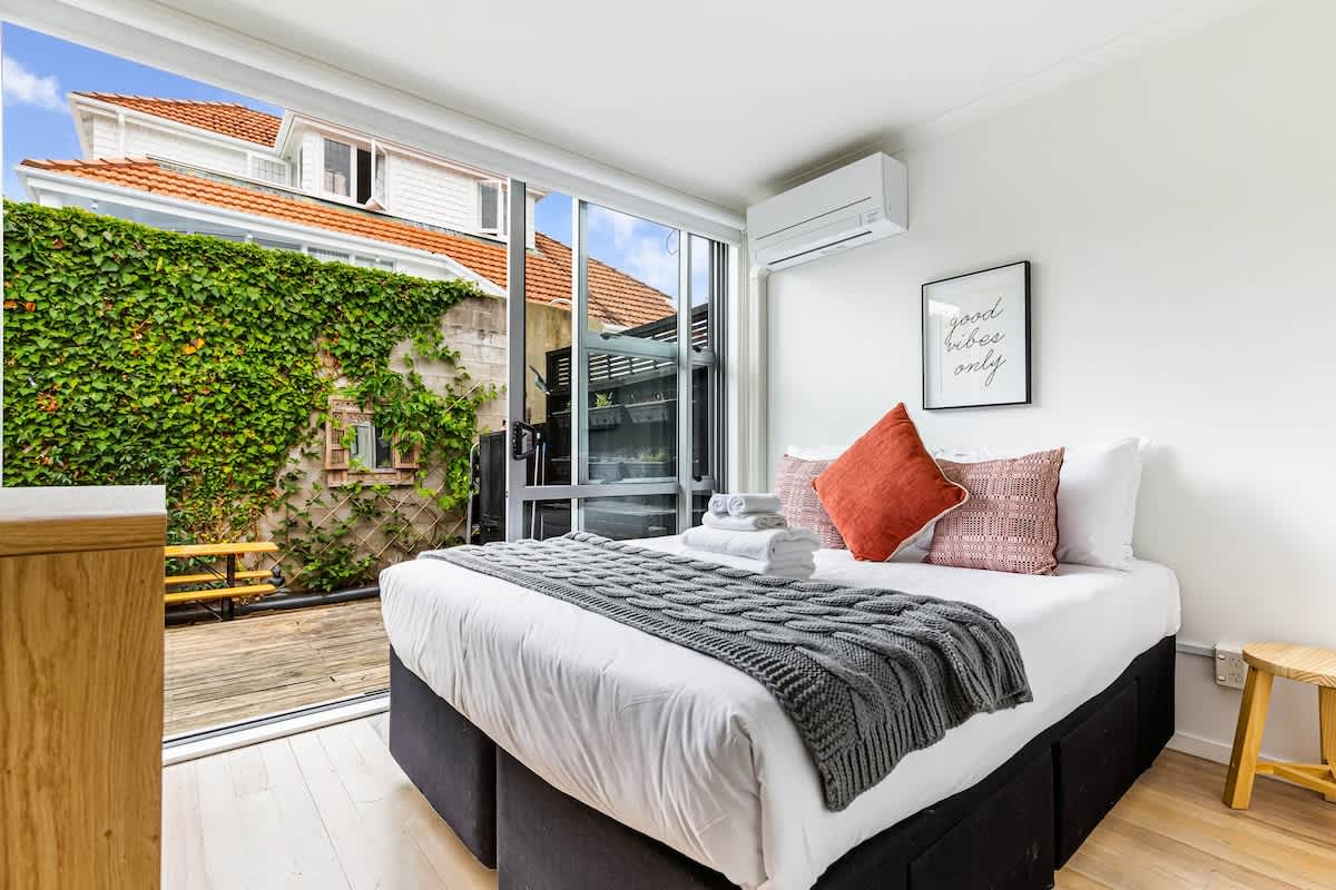 Relaxing 1BR Hideaway with Patio in Herne Bay