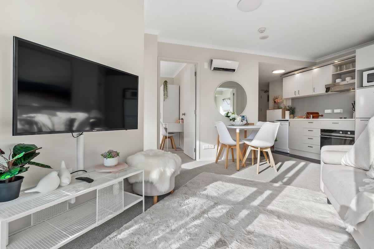 3BR Prime Spot Walk Everywhere by Zodiak Stays | Photo 2