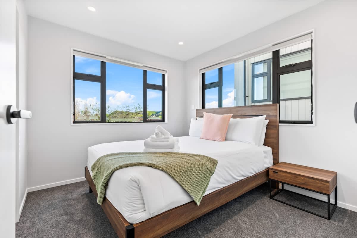 Stylish 4BR Townhouse Close to Mangere Airport | Photo 2