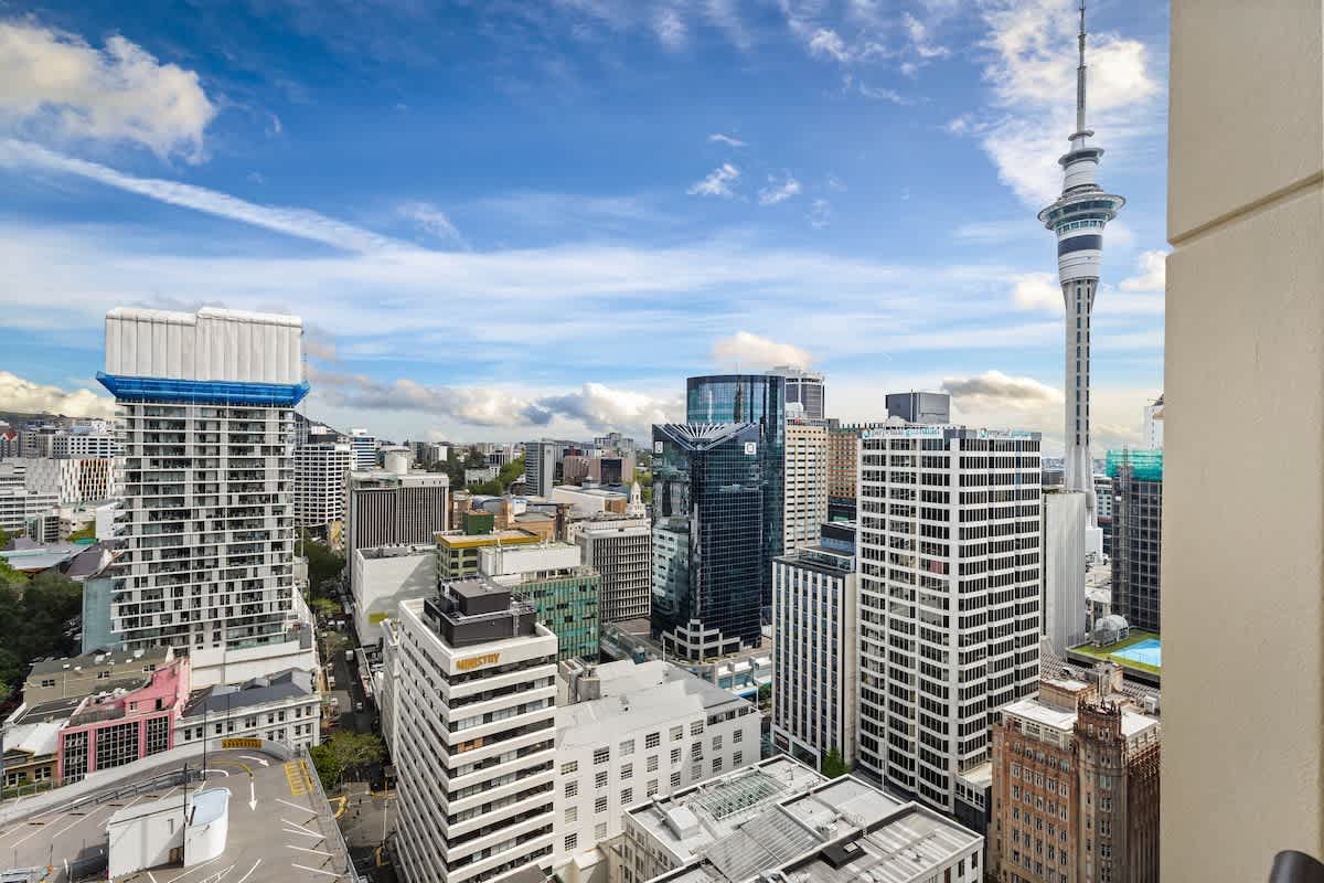 Central 1BR Apt with Sky Tower Views by Zodiak Stays | Photo 2