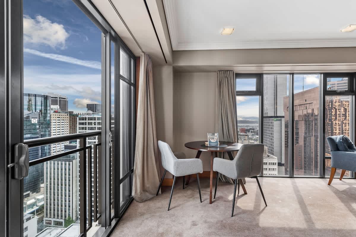 Central 1BR Apt with Sky Tower Views by Zodiak Stays | Photo 3