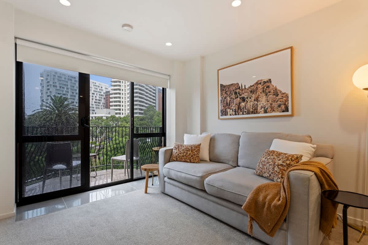 City Apartment with Balcony Views Zodiak Stays | Photo 3