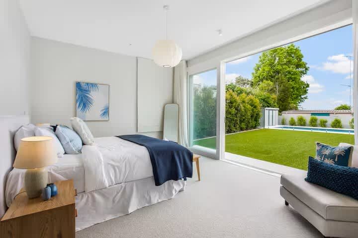 Charming 3BR in Prime Freemans Bay Zodiak stays | Photo 3