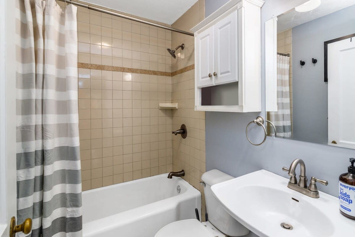 Full Bathroom