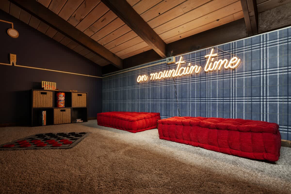 Hot Tub, Sauna, Theater & Minutes to Bryce Resort
