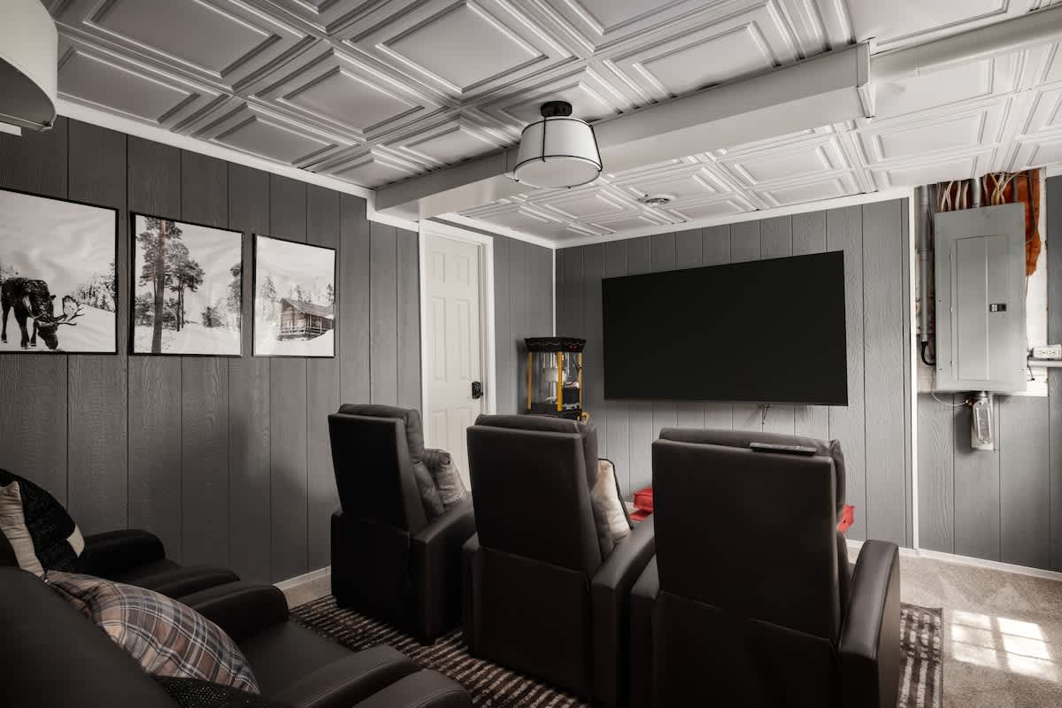 Hot Tub, Sauna, Theater & Minutes to Bryce Resort