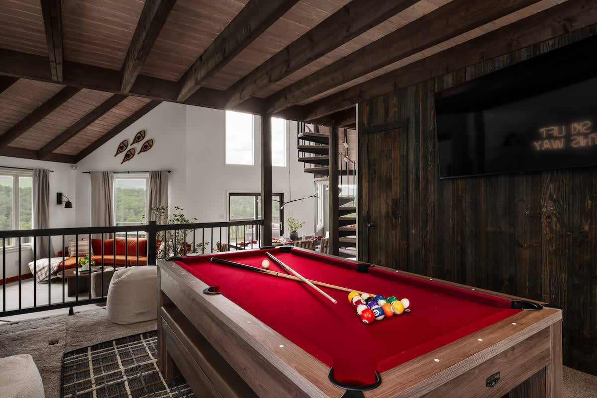 Hot Tub, Sauna, Theater & Minutes to Bryce Resort