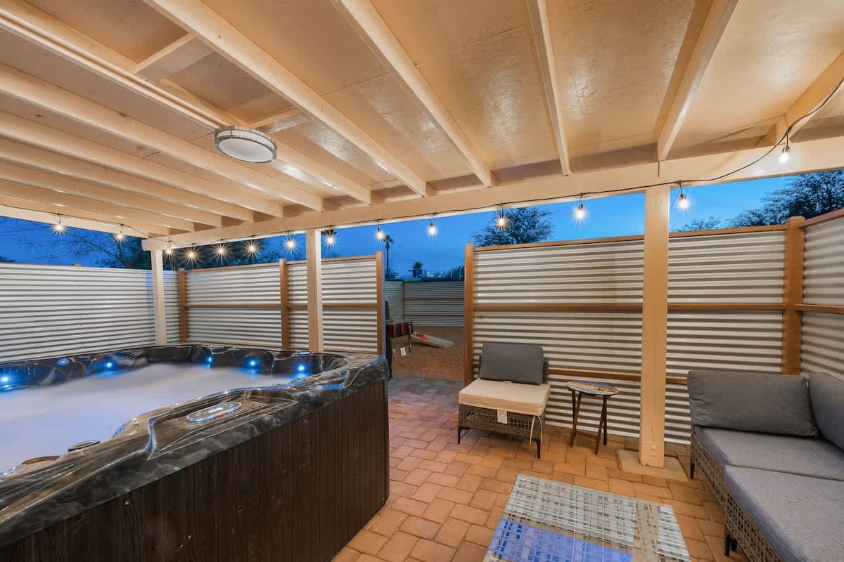 3BR 2BA Home w Jacuzzi Near Reid Park & Zoo Unit A — Tucson, AZ — vacation rental