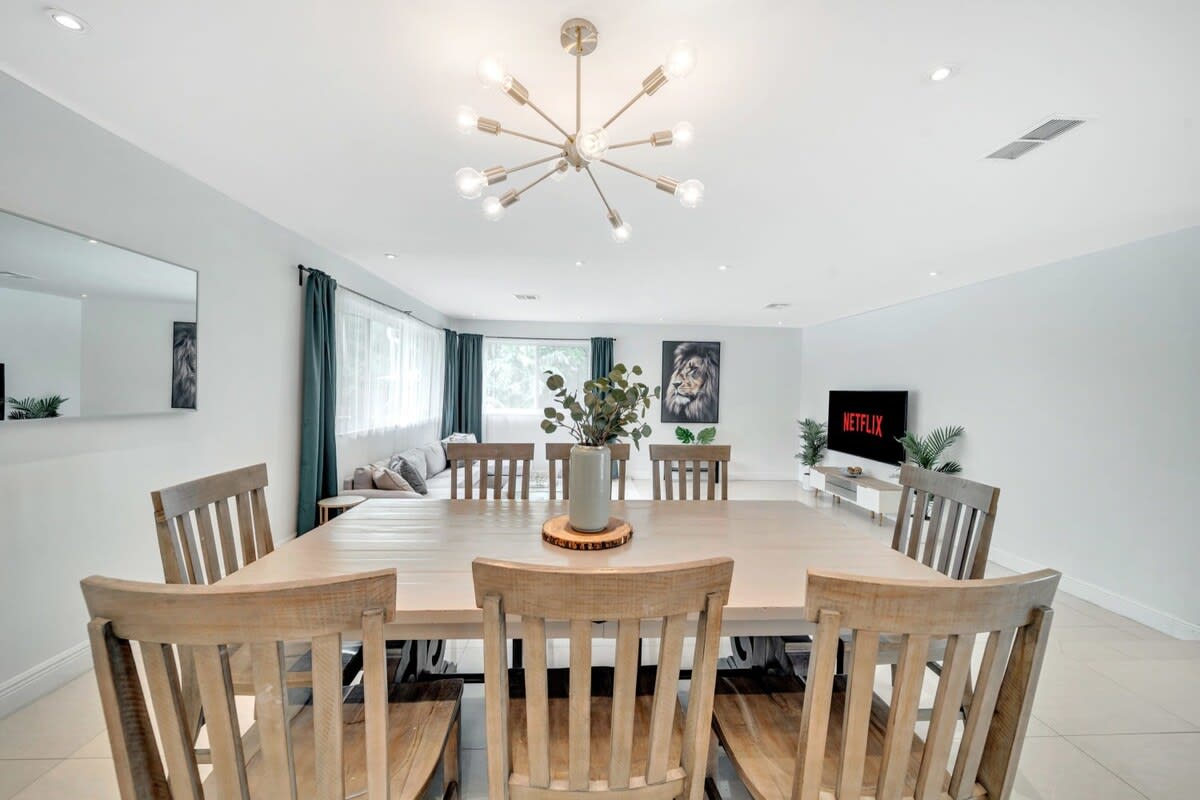 8 people dinning table