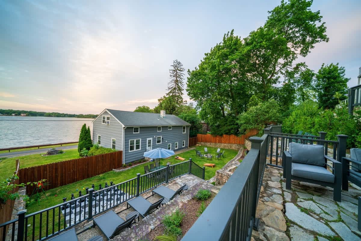 Sunbathing lounge chairs