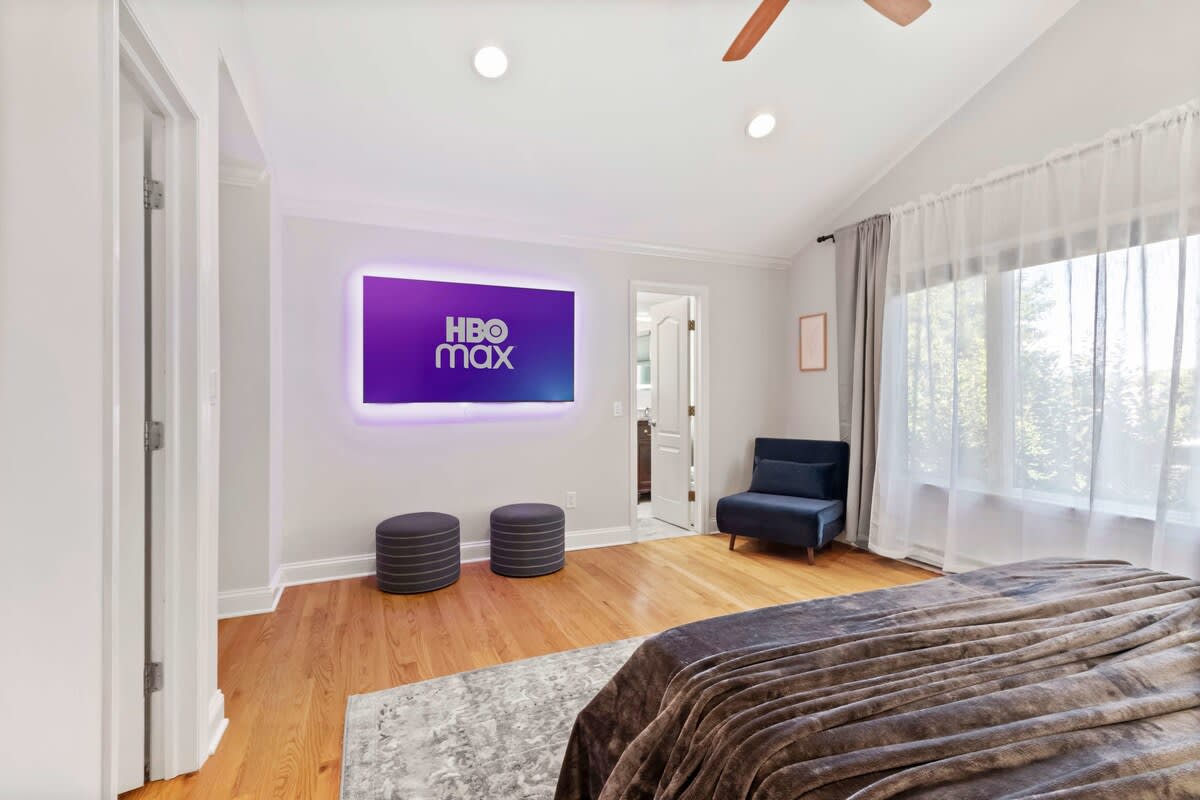 Master suite with full bath