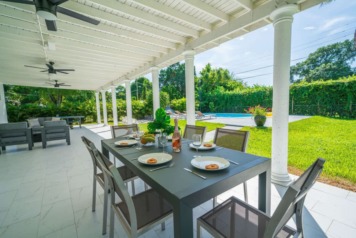 Outdoor dinning table