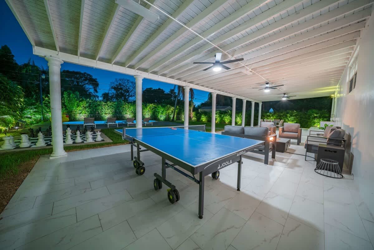 Outdoor ping pong table