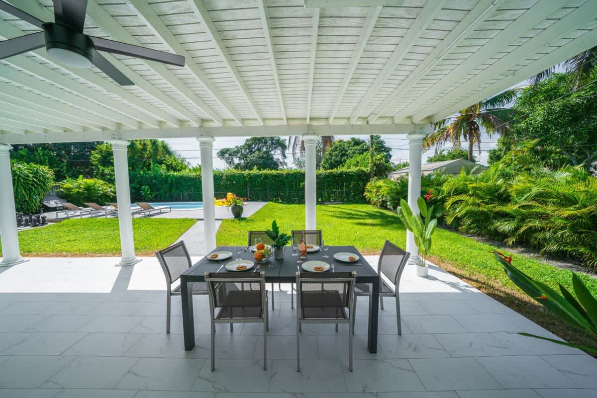 Enjoy outdoor lunches