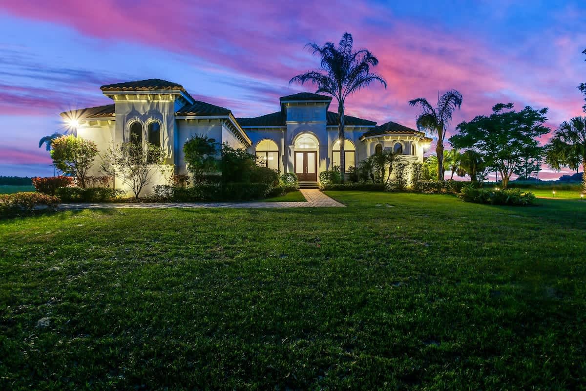 Luxury Resort Lakefront Pool Spa Villa — Thonotosassa, FL — vacation rental