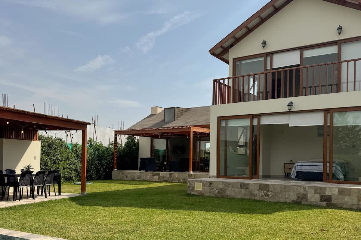 HOP Oasis: Lagoon View & Unique Architecture — Chincha, Ica — vacation rental
