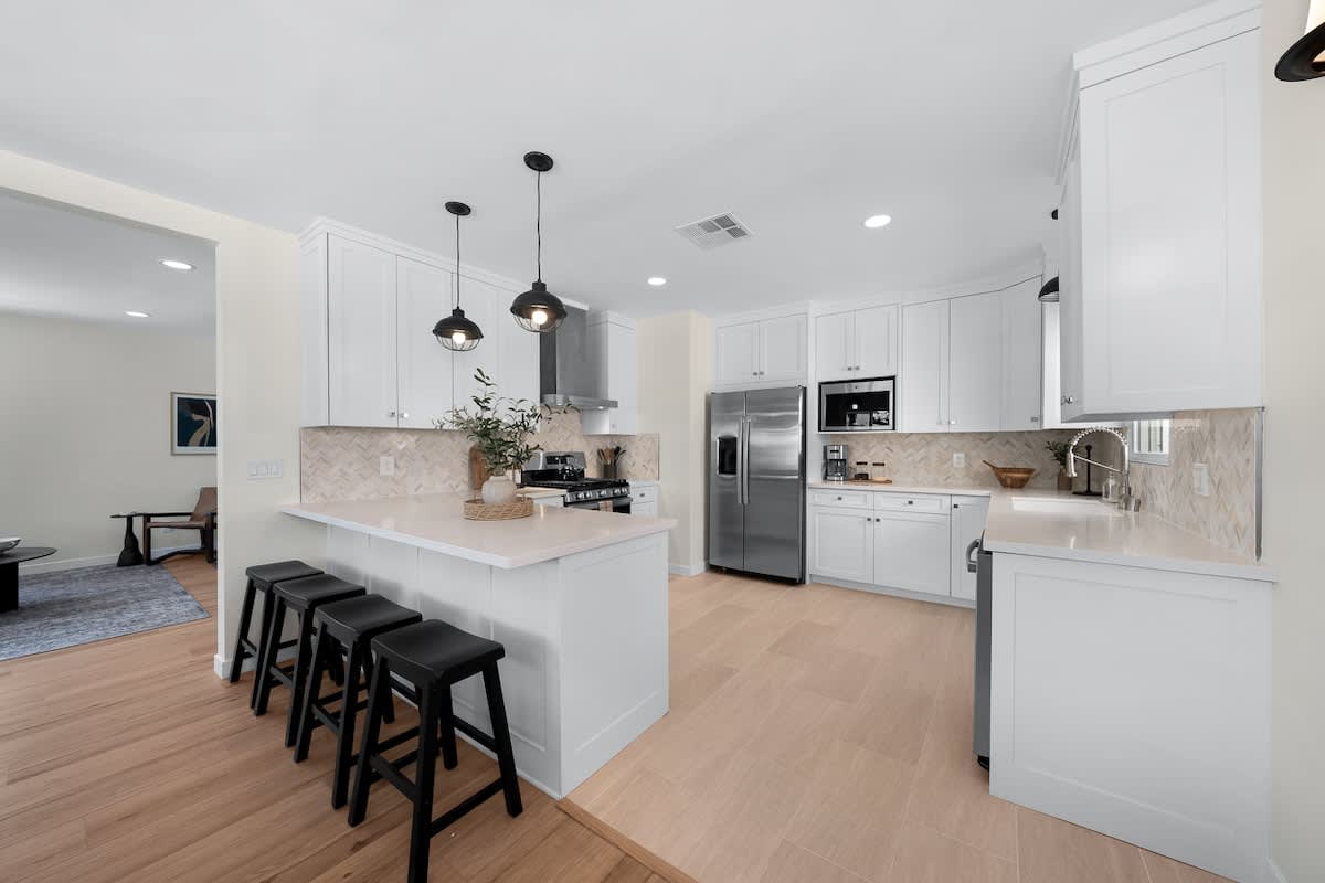 Modern Stylish Mission Hills Neighborhood Escape 4