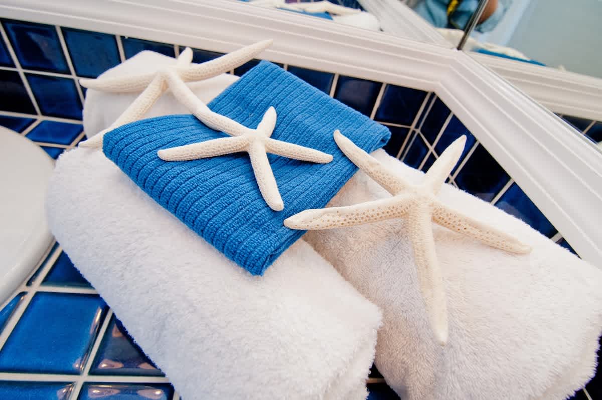 Incredible location steps to beach bay 7