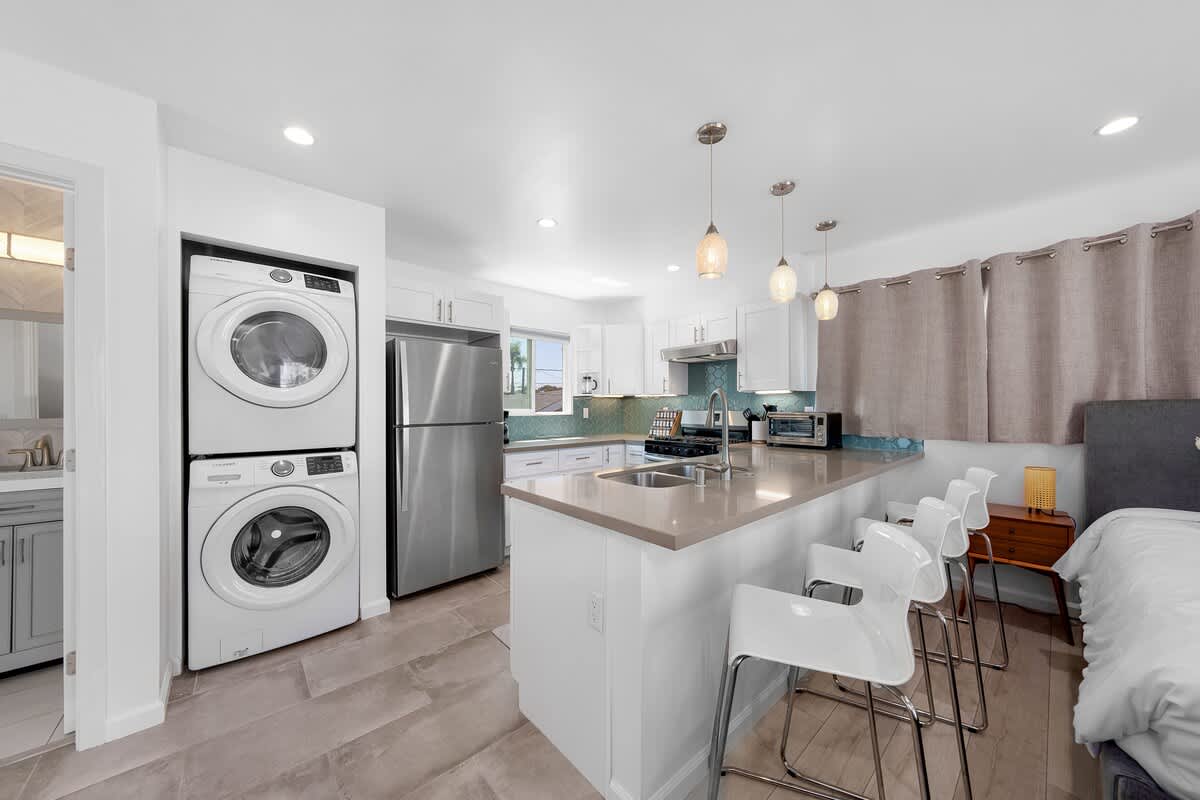 Modern Urban Escape Rooftop Walkable Fun | Photo 3