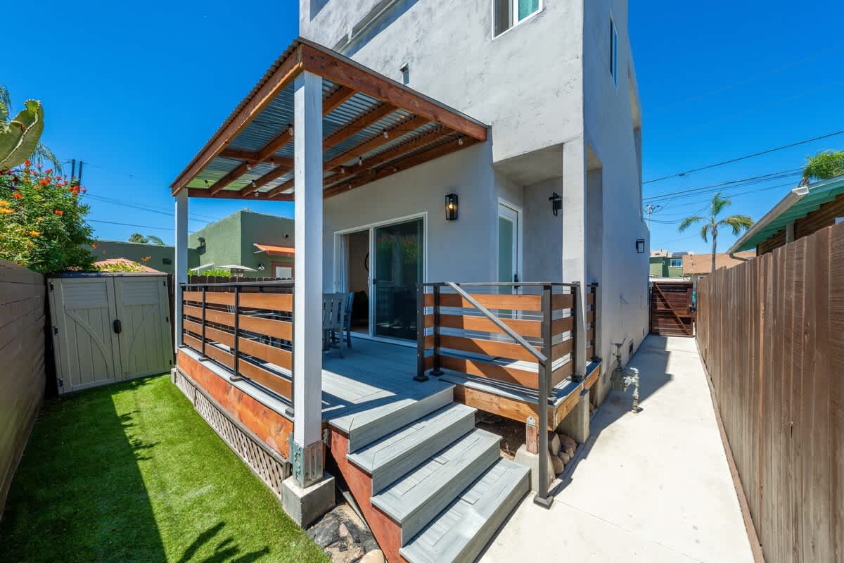 Stylish Studio with Big Patio 3