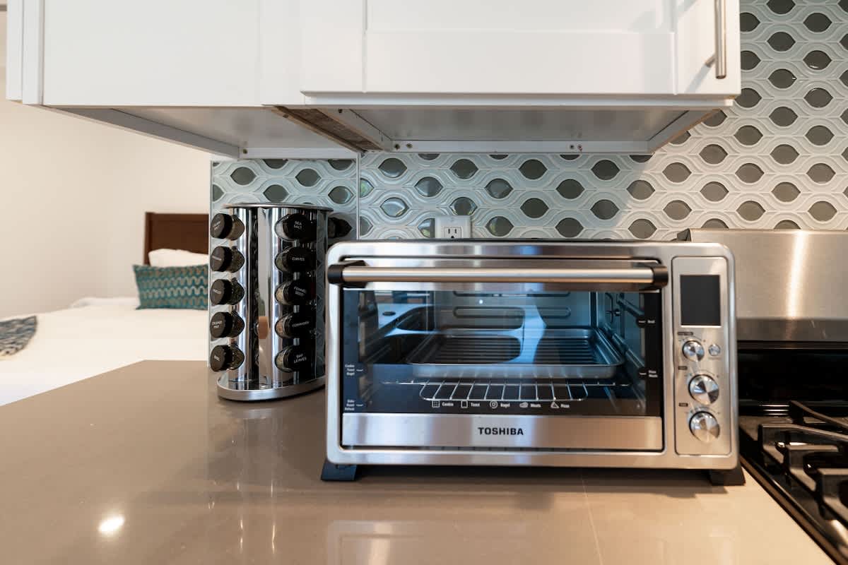 Stylish Studio with Big Patio 8