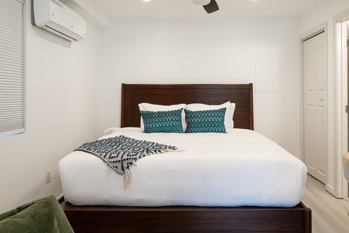 Stylish Studio with Big Patio 10