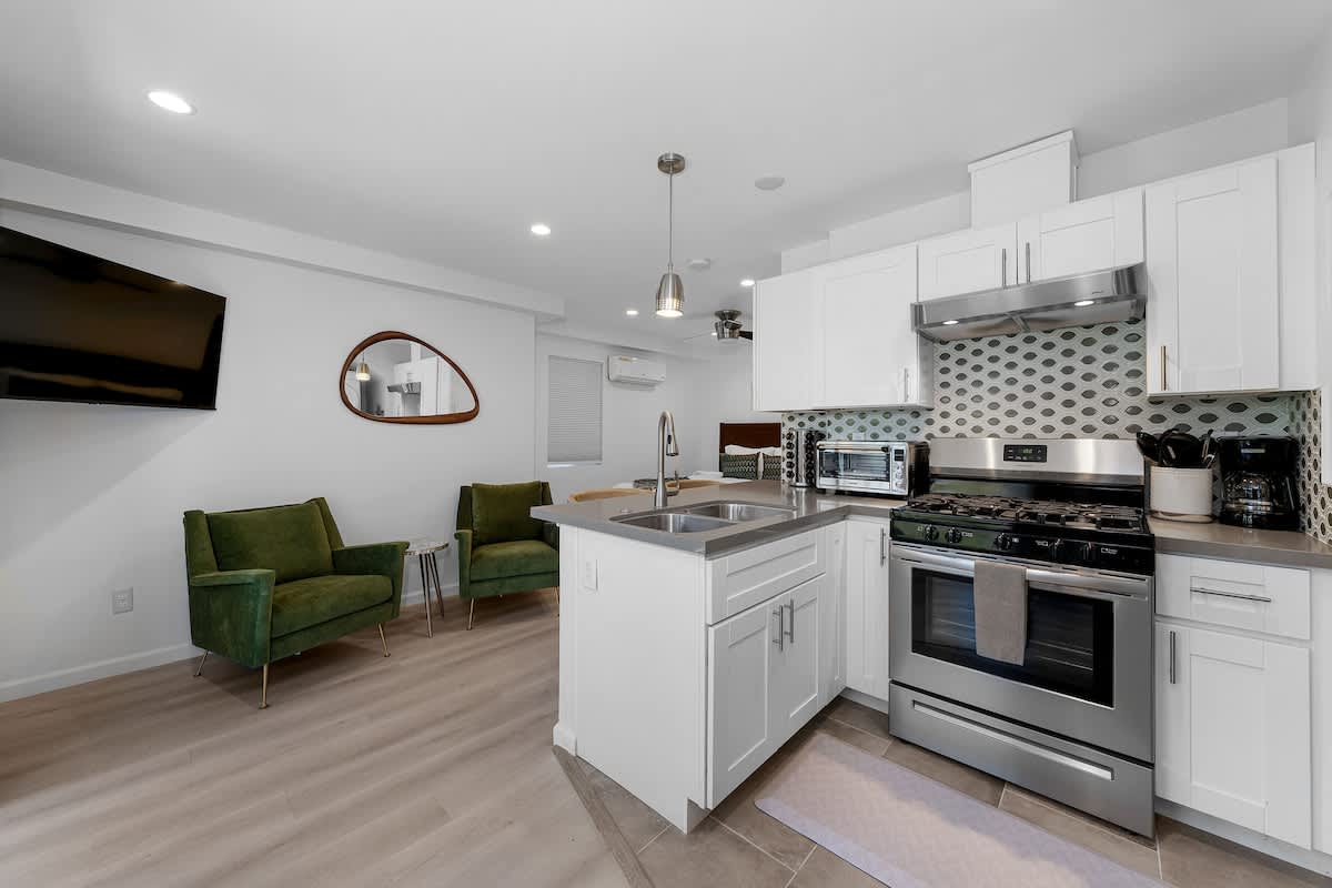 Stylish Studio with Big Patio 7