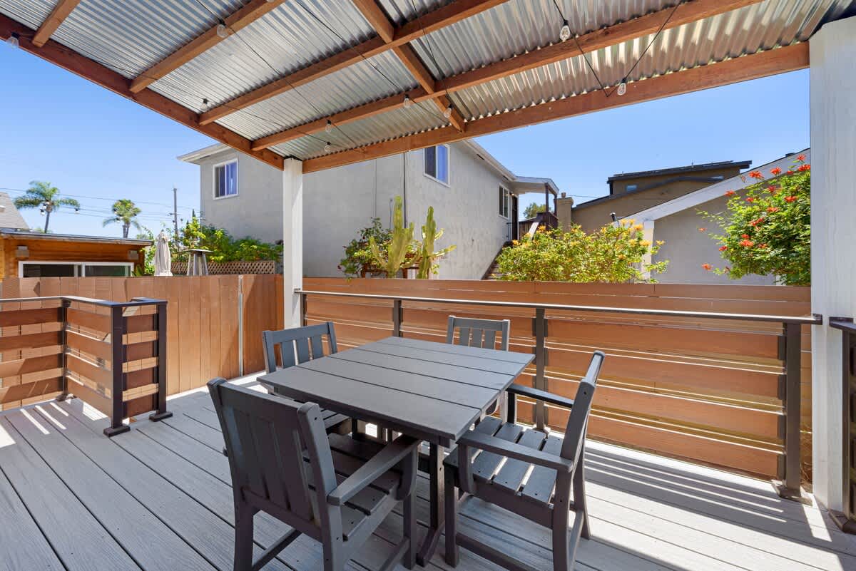 Stylish Studio with Big Patio 4