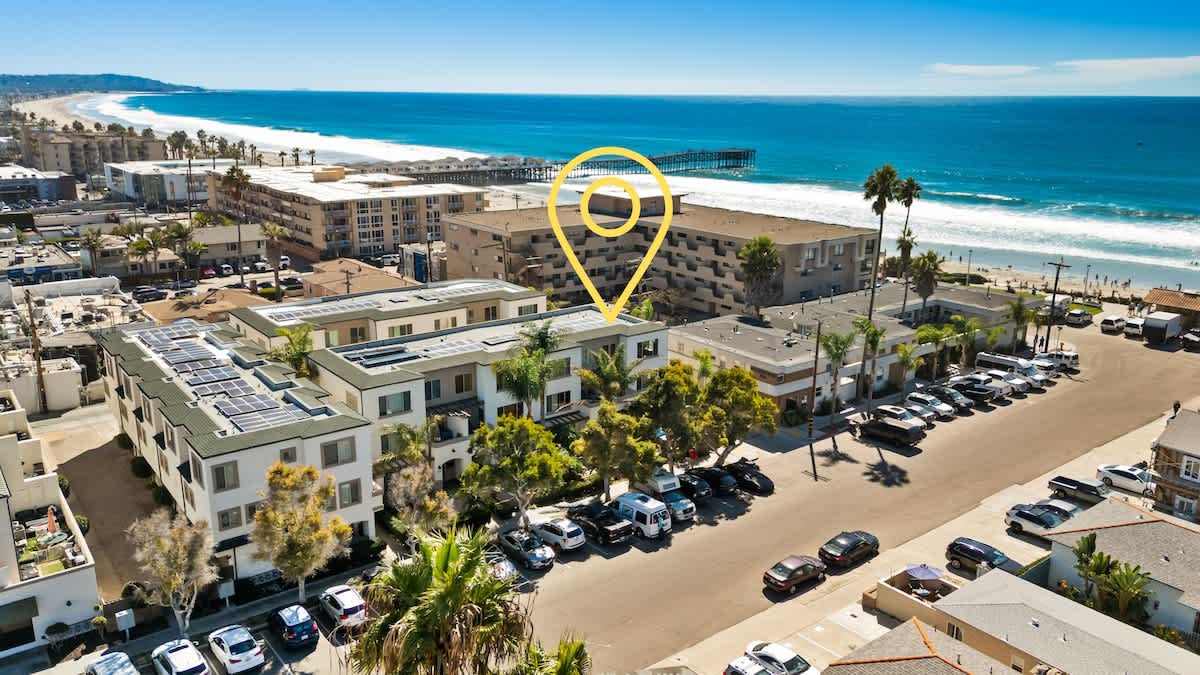 Surfers Paradise Amazing Beach Home w Parking 3