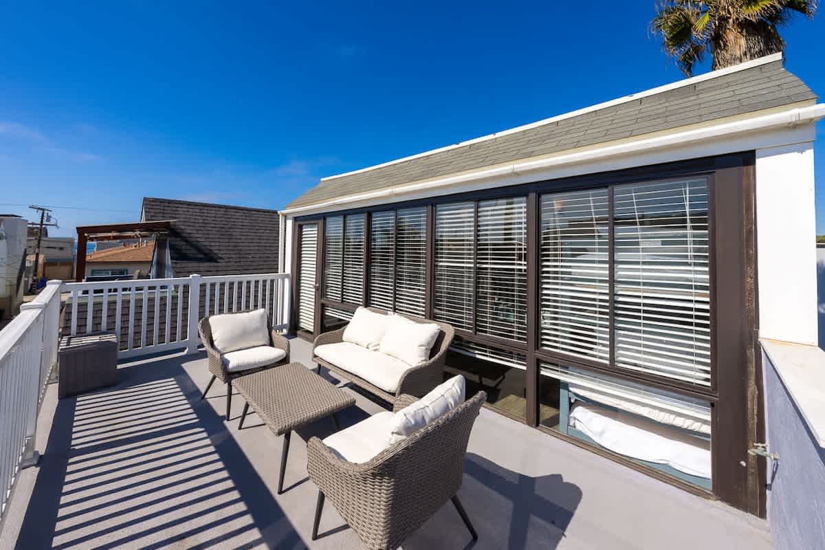 Sunny Beach Escape Steps to Ocean Bay | Photo 3