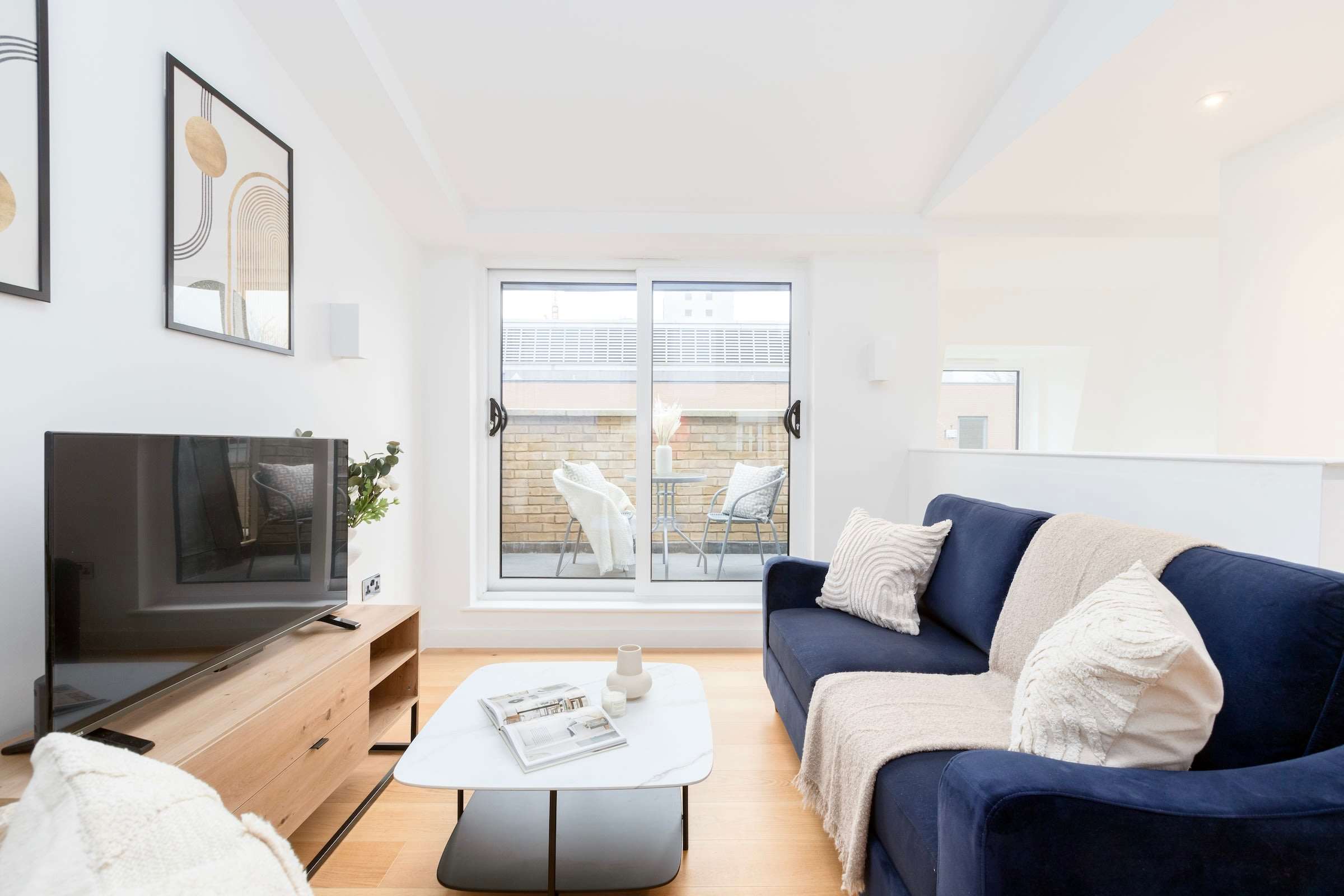 Modern 2BR 2BA Steps from Soho & West End