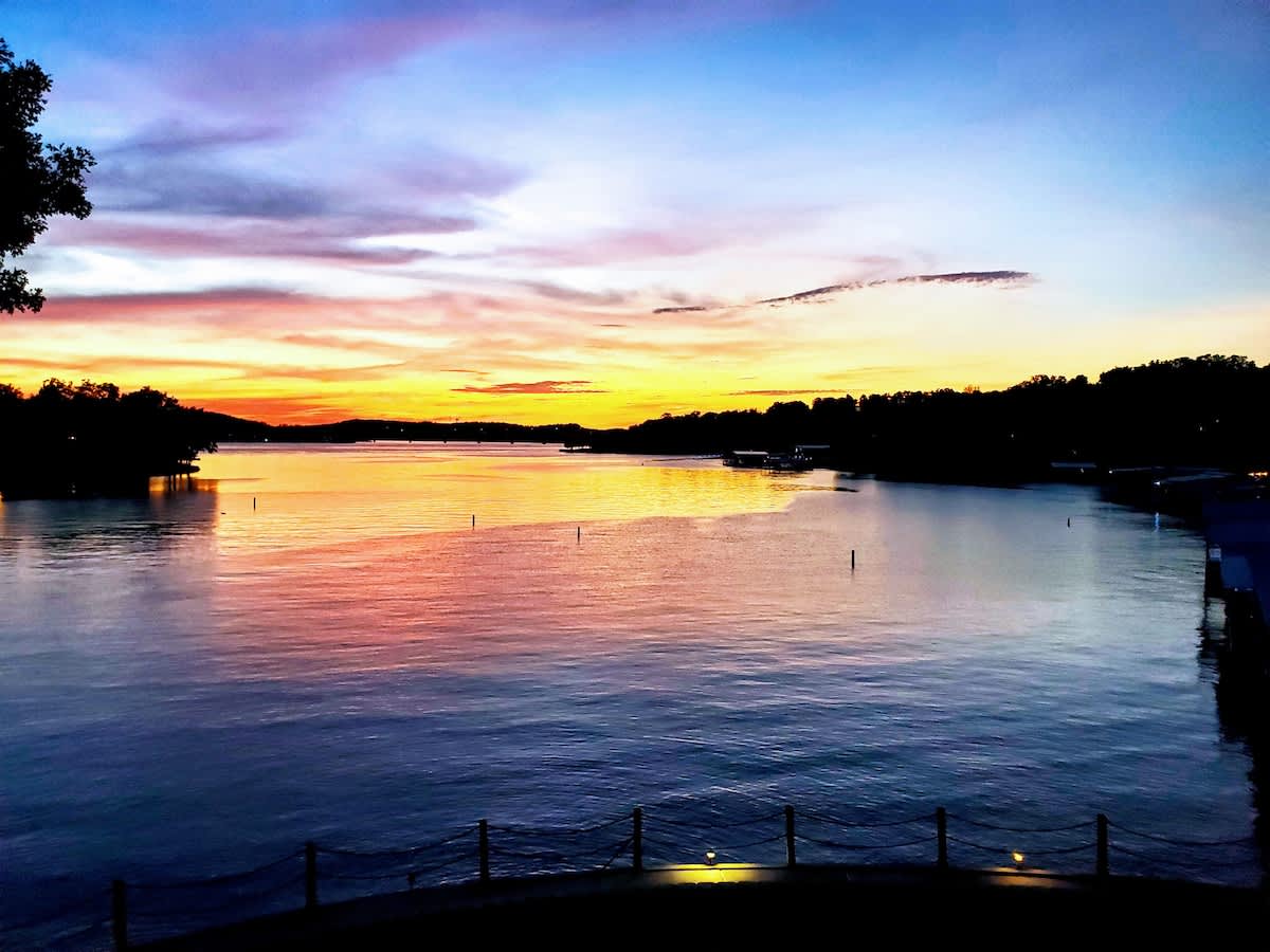 Lake Life reimagined! Margarita Sunsets! 17MM — Osage Beach, MO — vacation rental