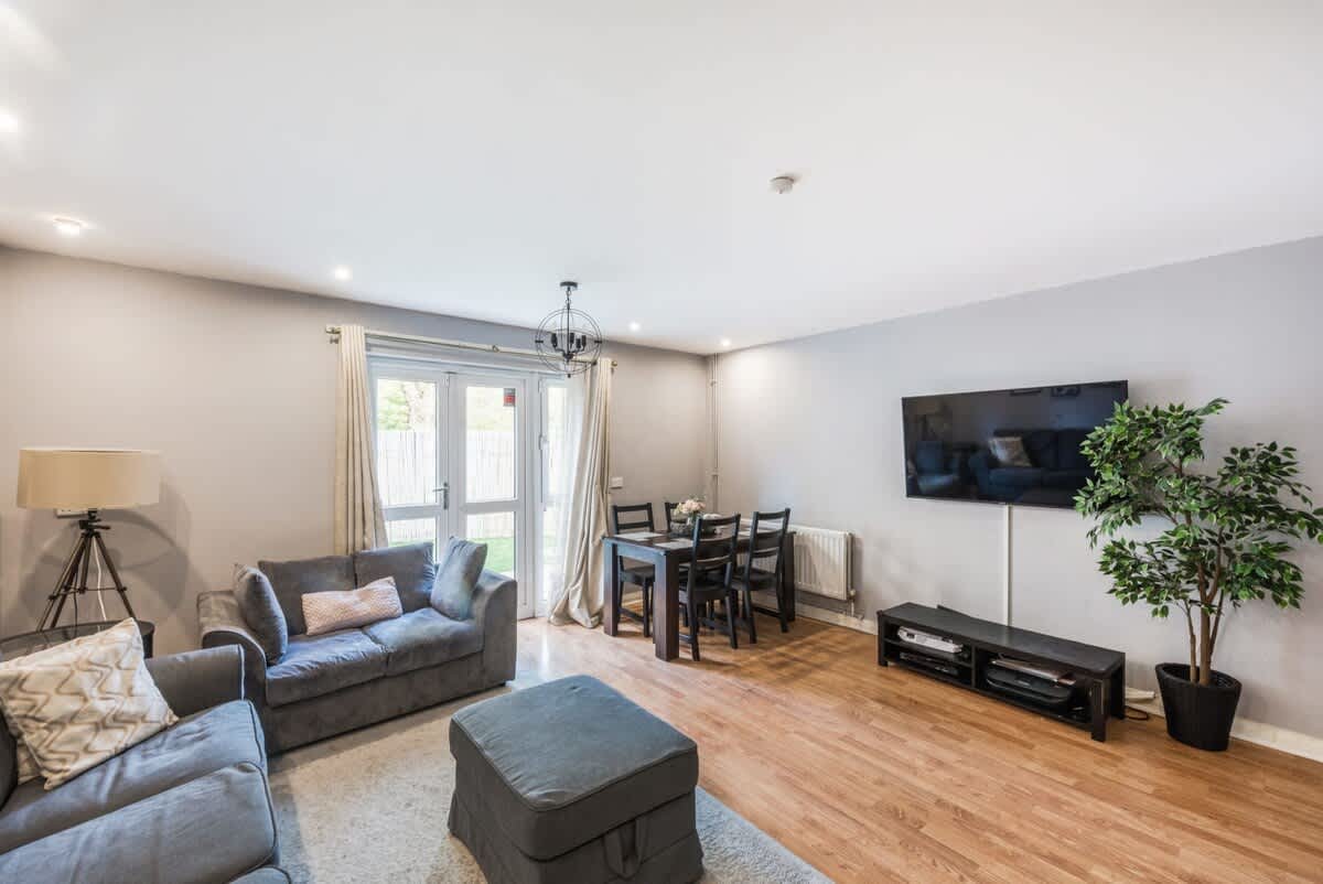 Family Home in New Cross: Garden, Parking & Pets!