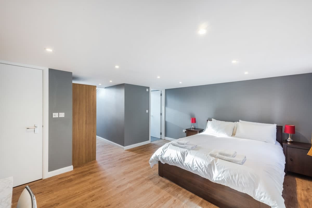 Family Home in New Cross: Garden, Parking & Pets!