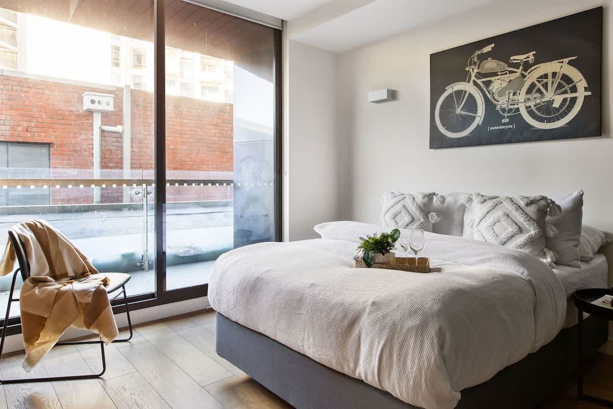 Modern & Cozy 2BR Apartment Close to Melbourne Uni — Carlton, Victoria — vacation rental