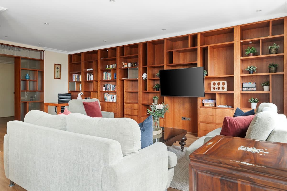 Stylish & Cozy 4BR Retreat with FREE Parking — Melbourne, Victoria — vacation rental