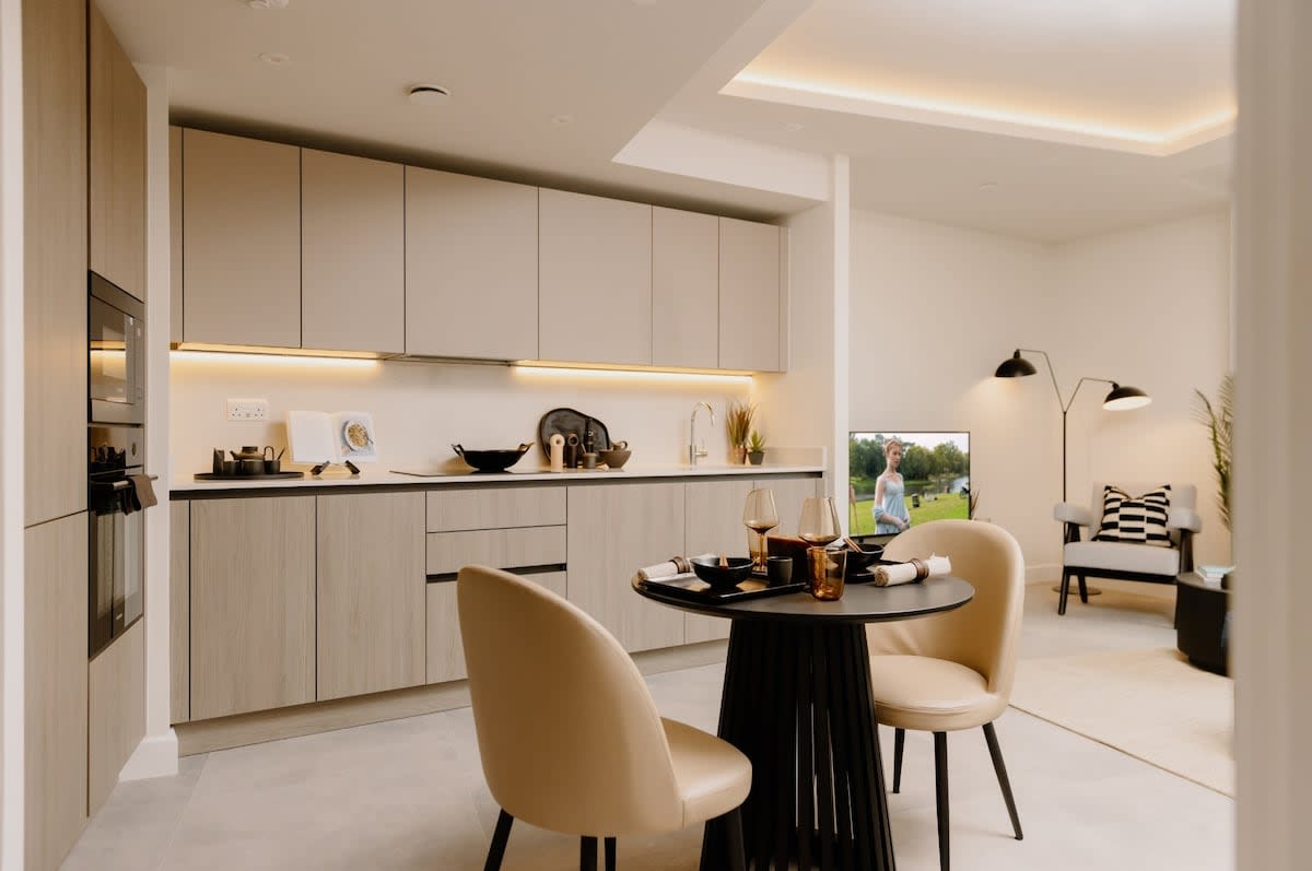Designer 1‑BR Flat with Concierge & Cinema Room — Greater London, England — vacation rental