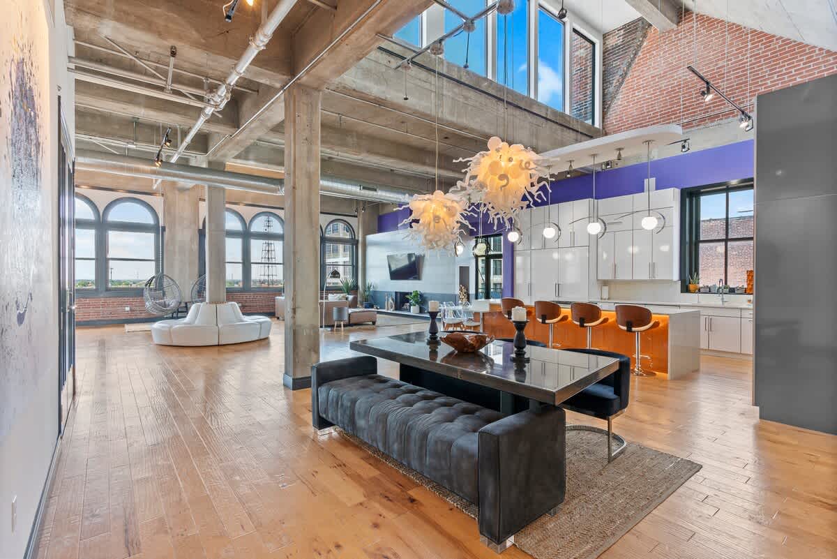 Stylish Downtown Penthouse Views / ABODEbucks — St. Louis, MO — vacation rental