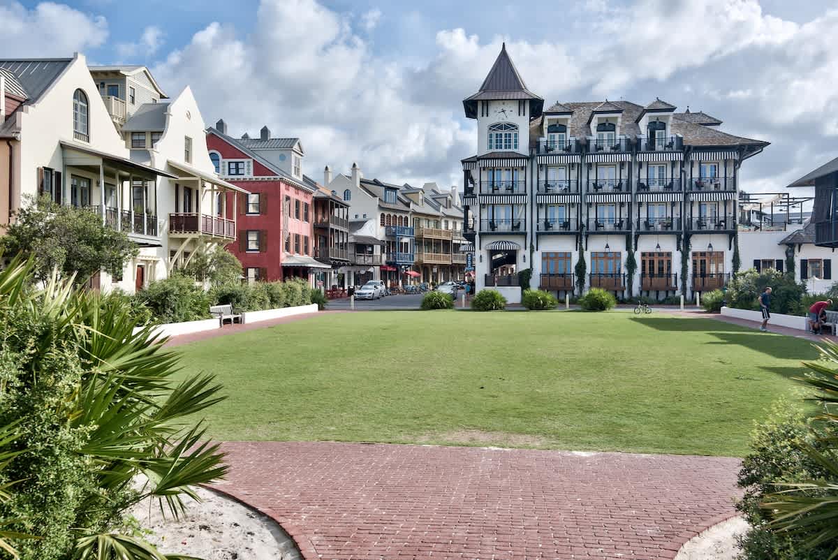 The Story House | Walk To Beach | Pet Friendly
