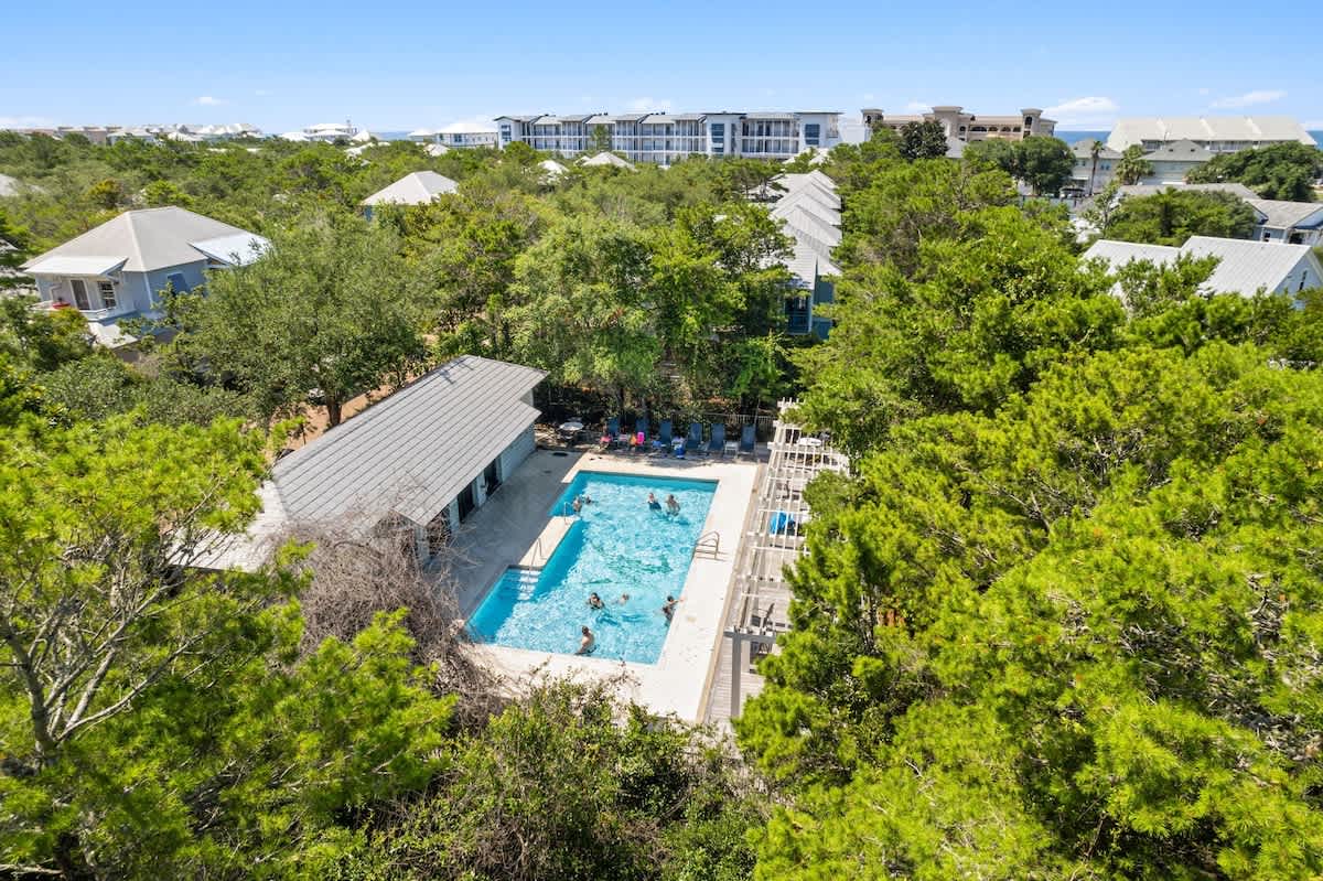The Story House | Walk To Beach | Pet Friendly
