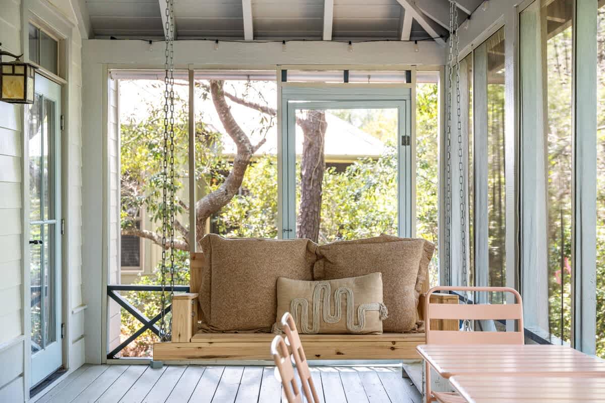 The Story House | Walk To Beach | Pet Friendly