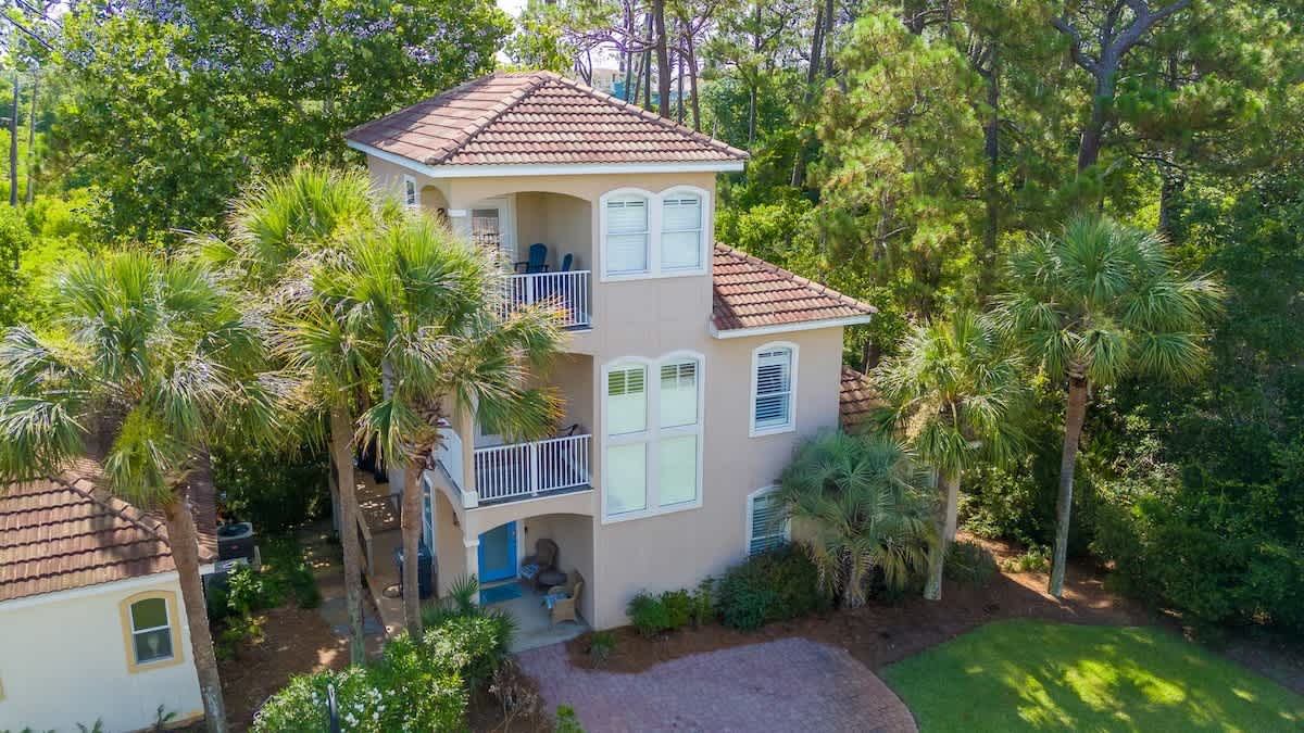 30A Gem | Fire Pit + Modern Decor