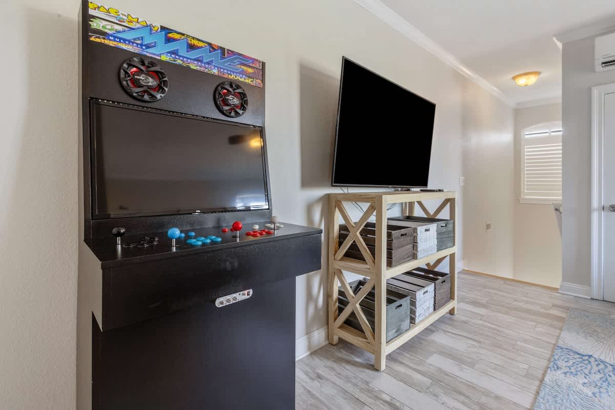 30A Gem | Fire Pit + Modern Decor