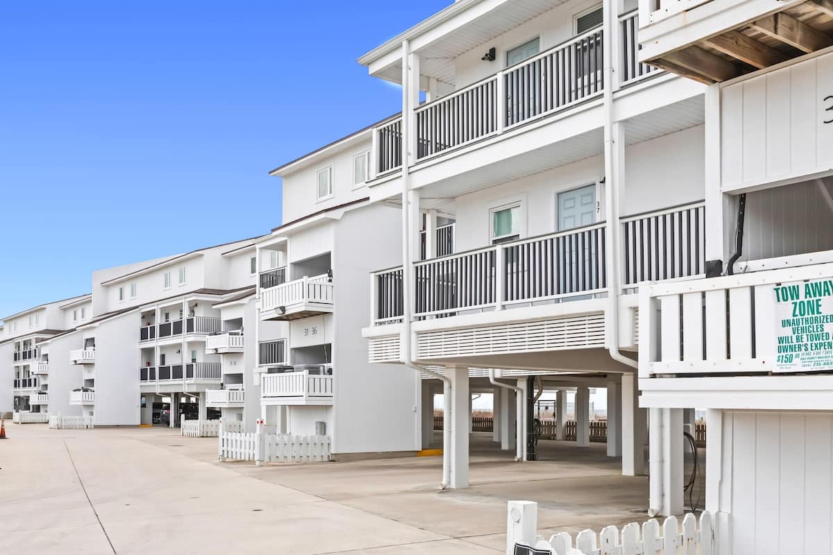 PCB Elevated Escape | Steps to Sand + Shared Pool