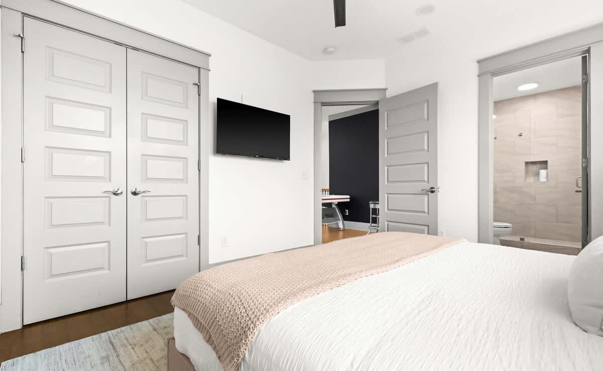 Sleeps 15 | Walk to Beach | 6-Seat Golf Cart