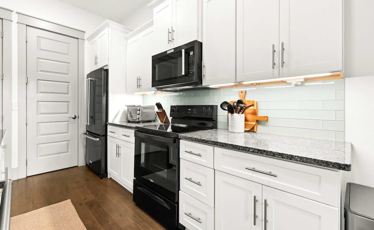 Sleeps 15 | Walk to Beach | 6-Seat Golf Cart