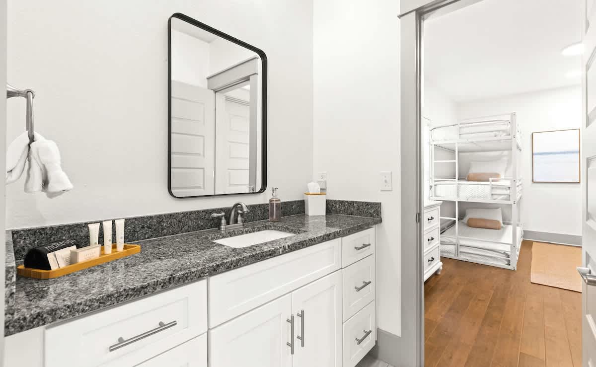 Sleeps 15 | Walk to Beach | 6-Seat Golf Cart