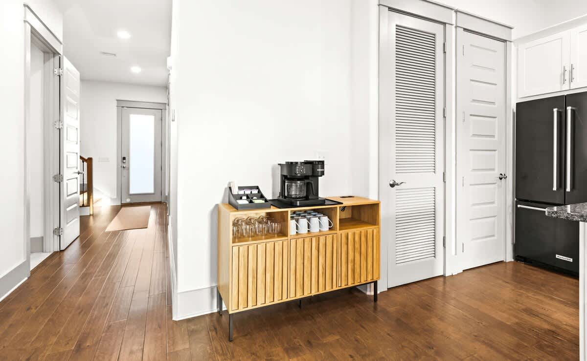 Sleeps 15 | Walk to Beach | 6-Seat Golf Cart